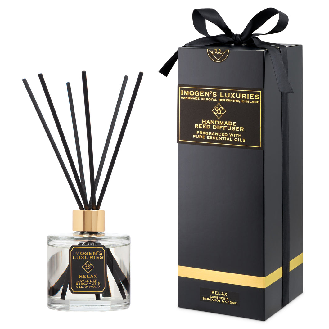 Luxury Relax 200ml reed diffuser is highly scented with our award winning Relax blend containing pure and natural Lavender, Bergamot & Cedar Essential Oils. Includes thick black reeds and black & gold gift box with satin bow. Handmade by Imogen’s Luxuries, Berkshire, England.