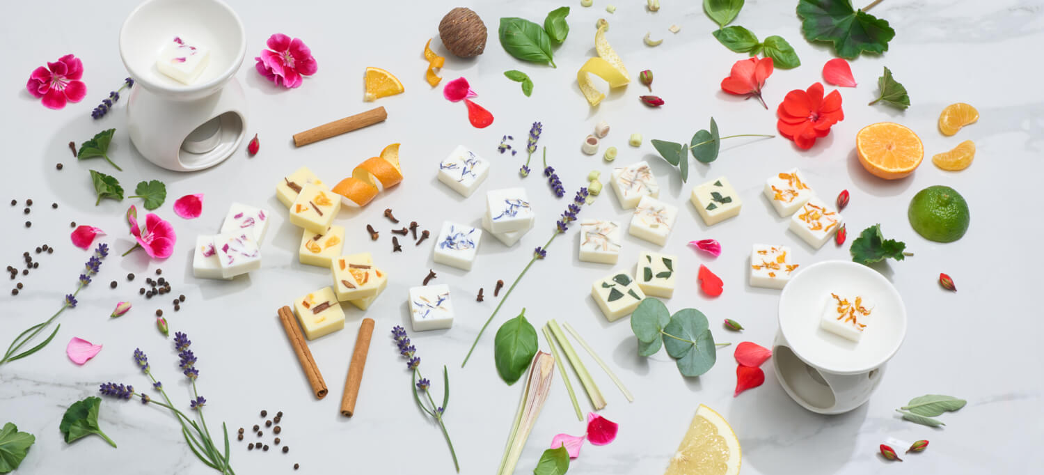 Luxury Soy Wax melts highly scented with our award winning blends of essential oils. All natural, non toxic, vegan and cruelty free. Decorated by hand with botanicals. Imogen's Luxuries, Berkshire.