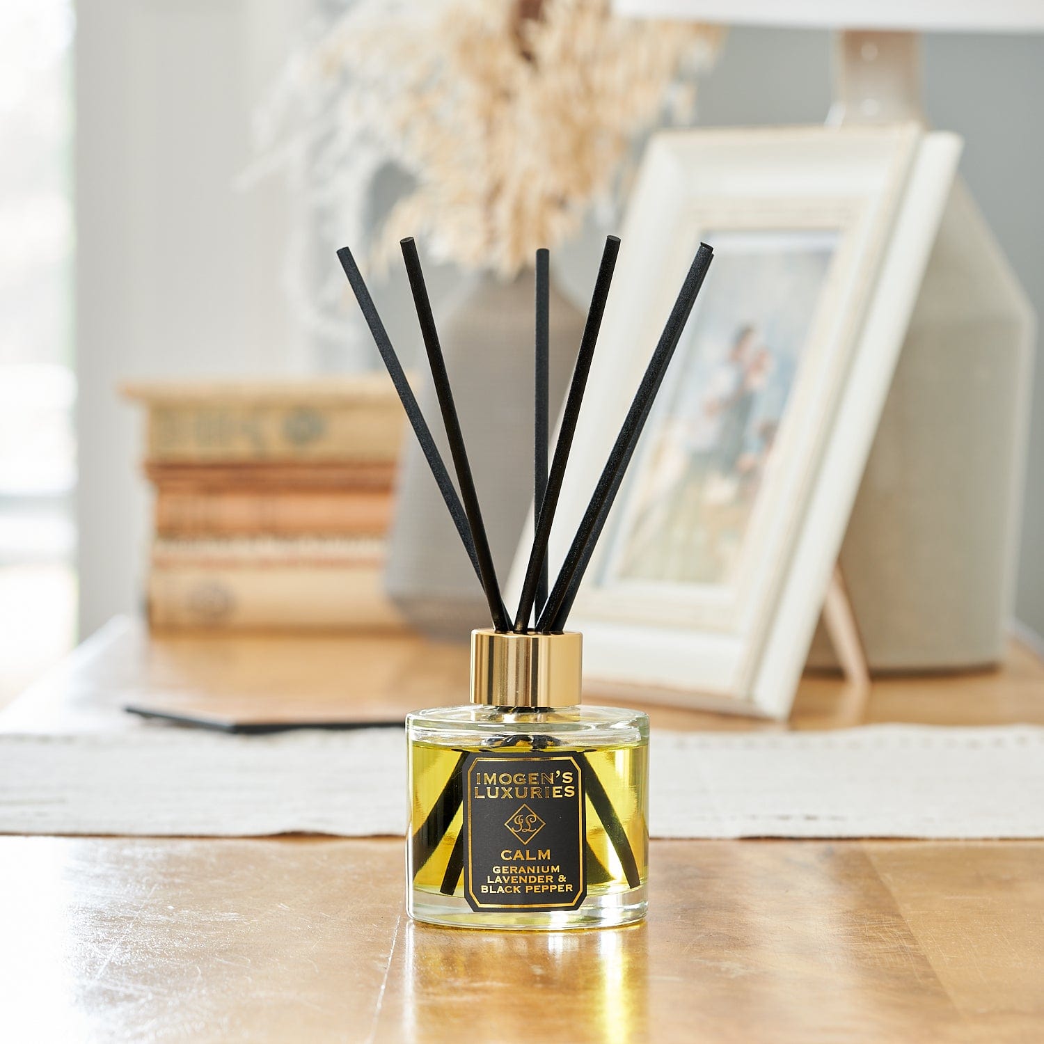 Calm is wonderfully relaxing and homely blend. Ideal to help you have a time out, reduce stress and anxiety. Handmade and scented with pure essential oils of Geranium, Lavender & Black Pepper. Natural, Vegan & Cruelty Free. Handmade in the county of Royal Berkshire