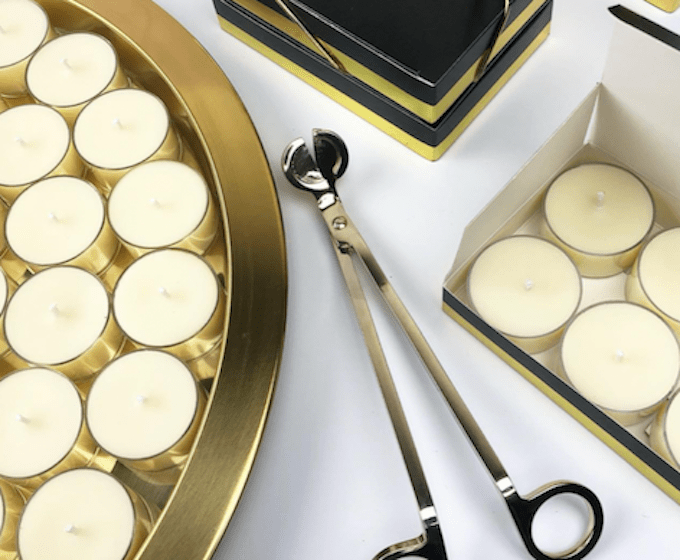 Calm scented tea lights with Geranium, Lavender and Black Pepper Essential oils. Natural, vegan and cruelty free. Recyclable clear plastic cups. Pack of 6 in gift box £7.50