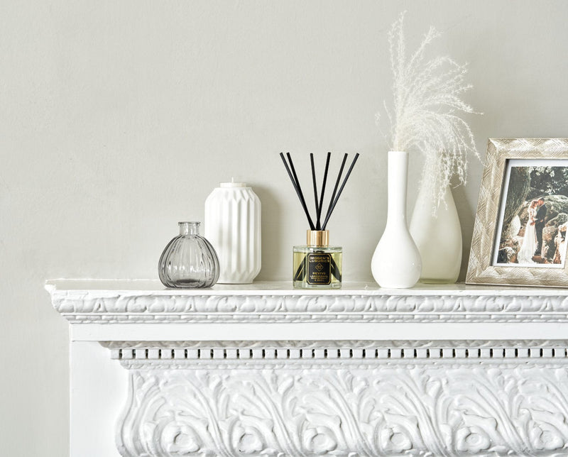 Our Revive reed diffuser is a fresh and uplifting scent, suitable for all living areas of your home. Elegantly presented and beautifully scented with our signature uplifting citrus fragrance. Lemongrass, Grapefruit & Basil essential oils will freshen your home and look beautiful. Handmade by Imogen's Luxuries in Berkshire, England