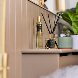 Wonderfully fresh and clean our Revive reed diffuser is an ideal accompaniment for your bathroom. Long lasting and highly scented with Lemongrass, Grapefruit & Basil Essential oils. An elegant way to keep your bathroom wonderfully scented. Handmade in Berkshire by Imogen's Luxuries